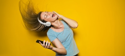 U8国际玩家部落球迷社区互动交流热烈讨论场景