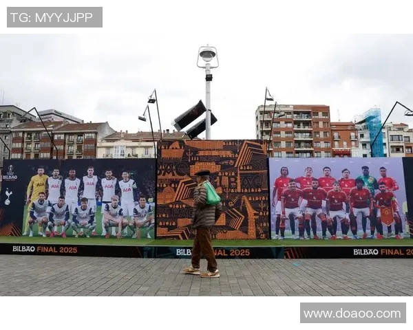 英国足球明星莅临中国展开友谊赛活动引发球迷热烈期待与关注