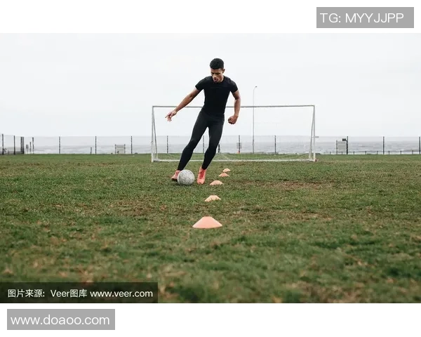 足球明星如何运用球杆技巧提升球场表现与竞技水平的探讨
